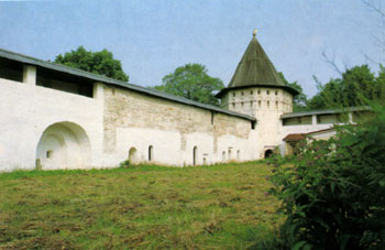 Звенигород. Стены и башни монастыря